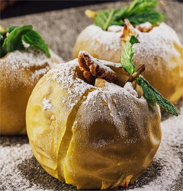 This baked apple dessert is not only delicious but also nutritious.