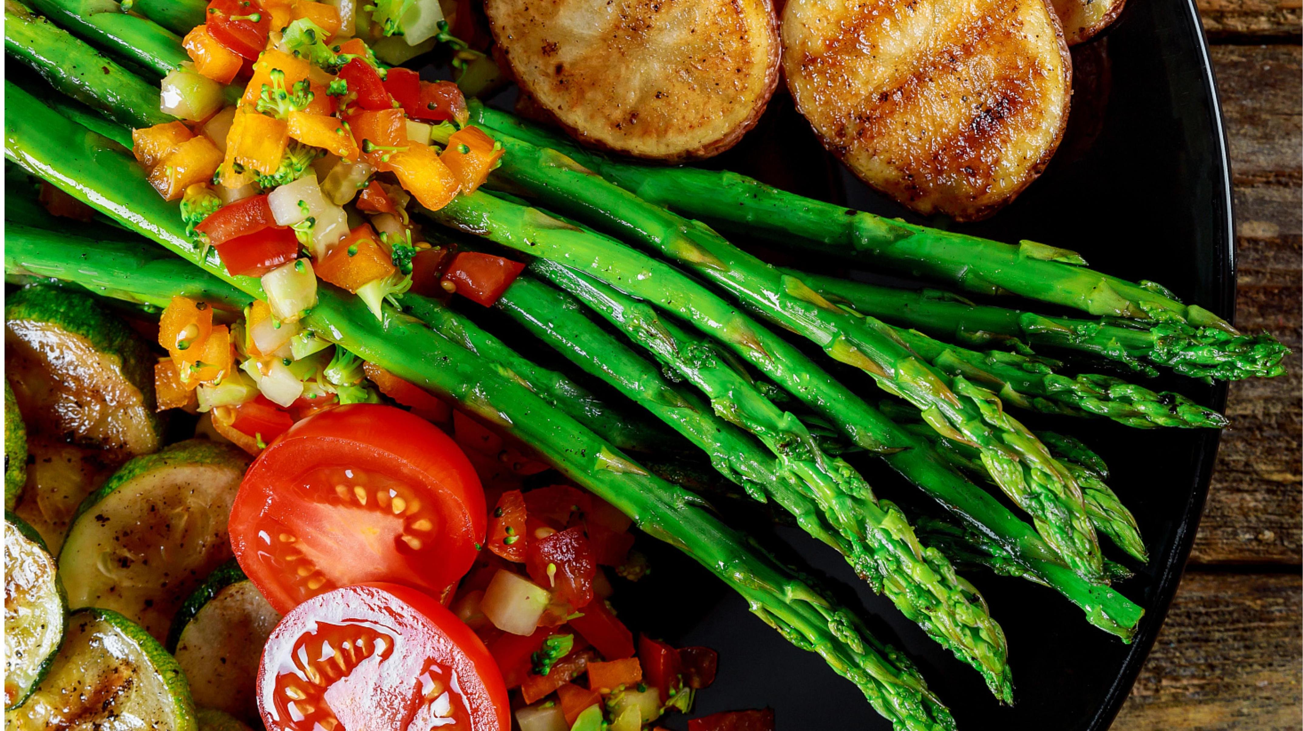 From crispy bell peppers to tender asparagus, the X&E Smokeless Grill allows you to achieve restaurant-quality grilled vegetables in the comfort of your own home.